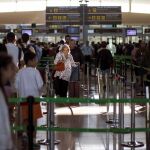 La normalidad es hoy la tónica general en los controles de seguridad del aeropuerto de Barcelona-El Prat