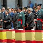 El delegado del Gobierno en Cataluña, Enric Millo, acudió al 174 aniversario de la Guardia Civil, en el cuartel de Sant Andreu de la Barca/ Efe
