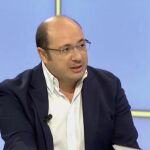 El presidente de la Región de Murcia, Pedro Antonio Sánchez, ayer en una entrevista en la televisión autonómica