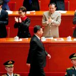 Ovación de 3.000 delegados. El presidente Xi Jinping llega al acto del 40º aniversario de las reformas para dar su discurso en el Gran Palacio del Pueblo
