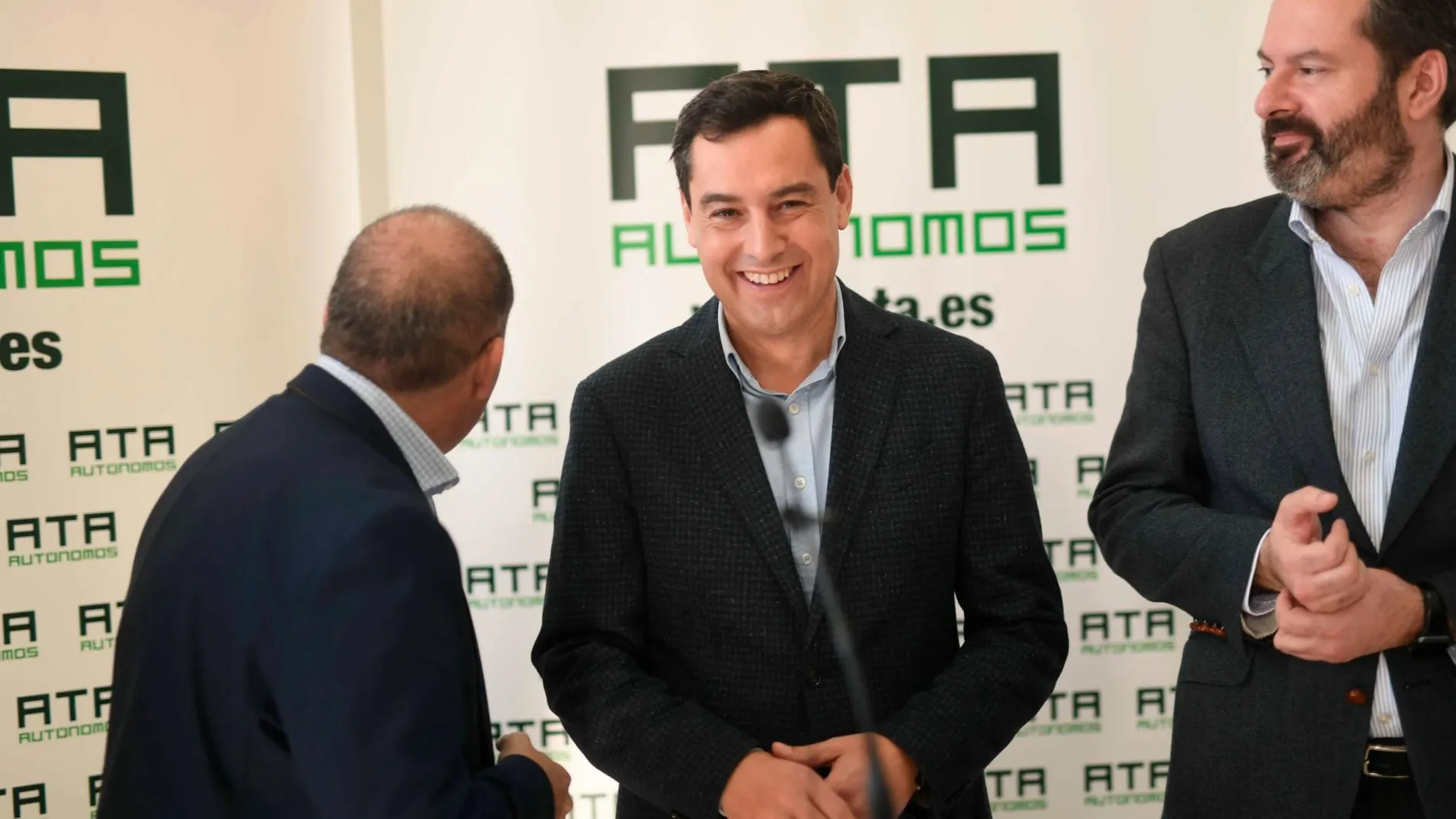 El candidato del PP a la Presidencia de la Junta de Andalucía, Juanma Moreno, hoy en rueda de prensa / Foto: Efe