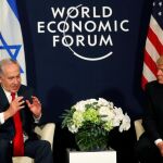Donald Trump durante su encuentro con Benjamin Netanyahu en Davos/Reuters
