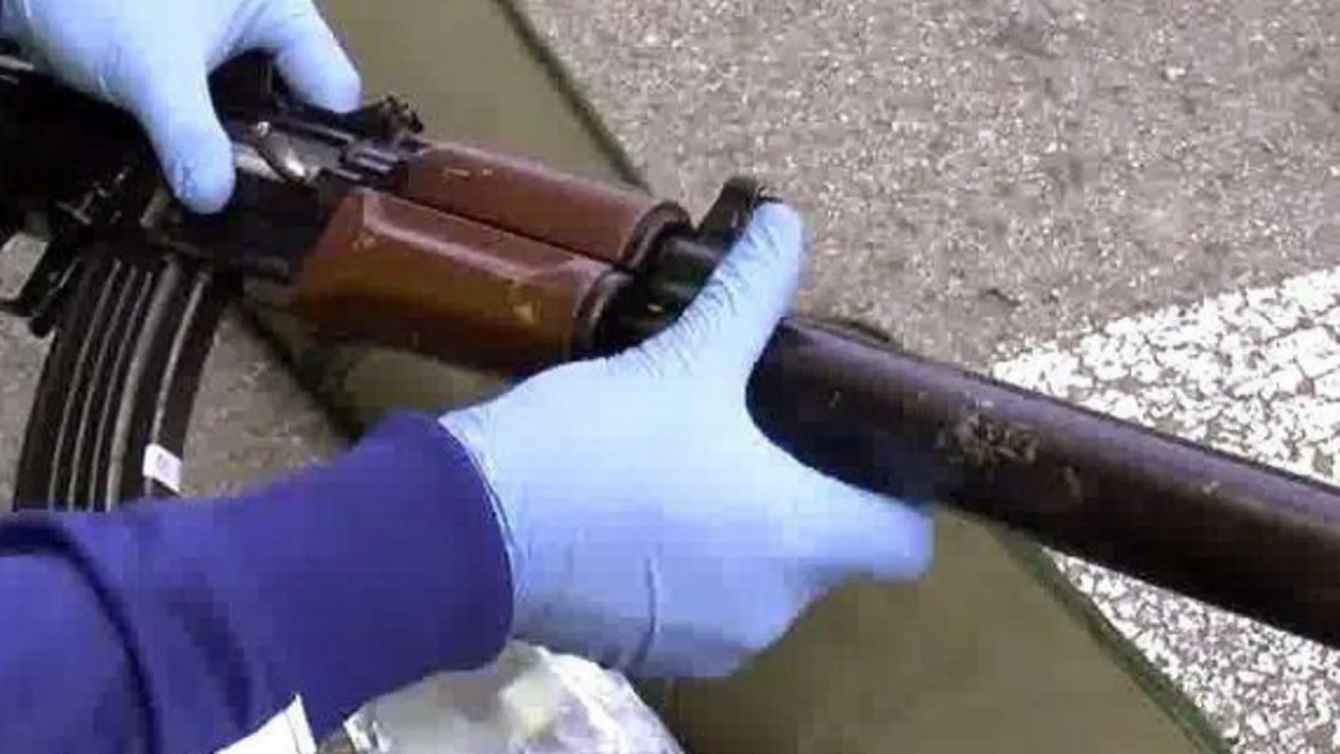 Una de las armas incautadas a los sicarios colombiano