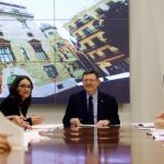 La Generalitat ha querido implicar a 14 entidades para firmar el Pacto de Atención Integral de la Salud Mental. Celebró un acto en el Palau que incluyó un concierto