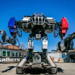 Fotografía cedida por MegaBots, de Eagle Prime, un robot de la empresa estadounidense MegaBots que pesa 12 toneladas, mide 4,8 metros de altura y tiene una capacidad de 430 caballos de potencia y participó en un combate a muerte de robots