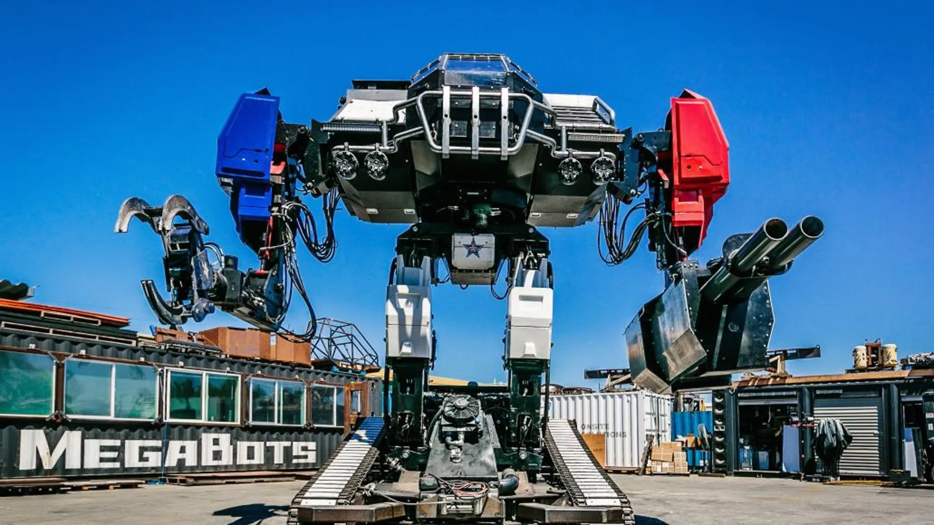 Fotografía cedida por MegaBots, de Eagle Prime, un robot de la empresa estadounidense MegaBots que pesa 12 toneladas, mide 4,8 metros de altura y tiene una capacidad de 430 caballos de potencia y participó en un combate a muerte de robots