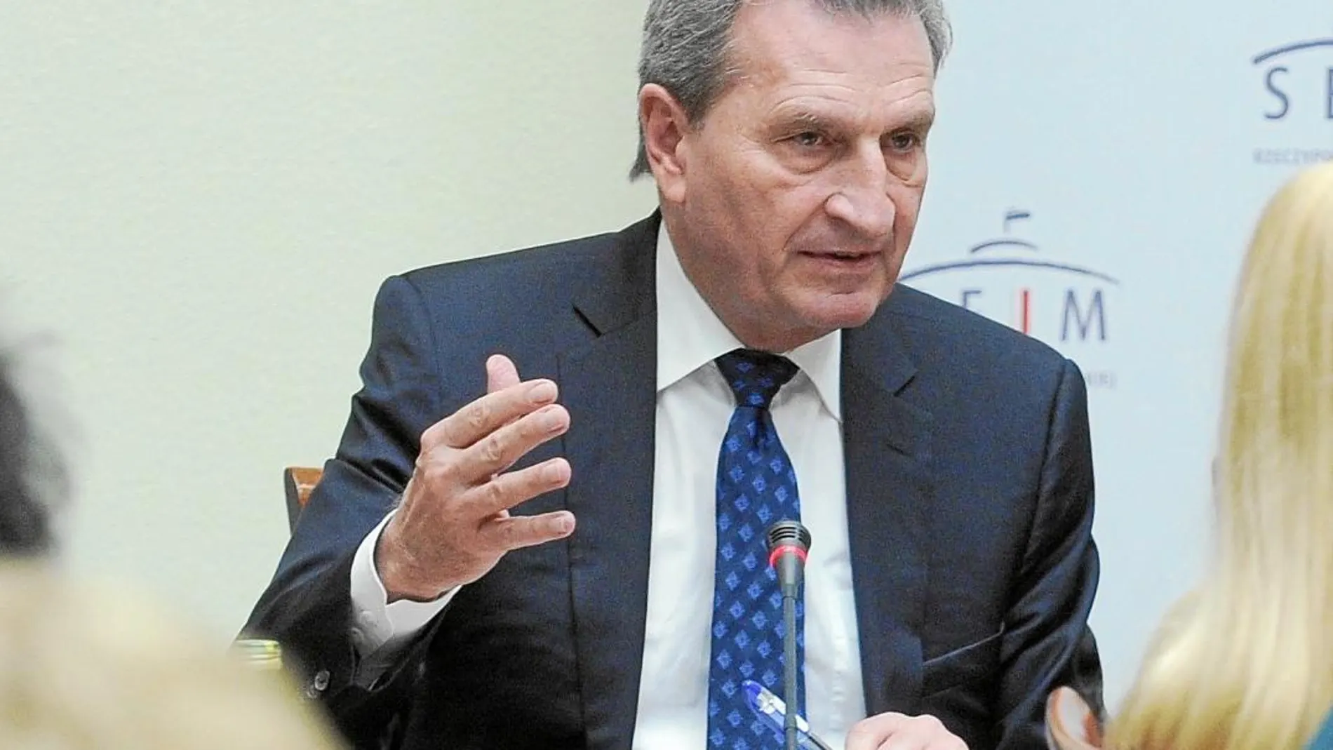 El comisario encargado de los presupuestos, el alemán Günther Oettinger, ya ha avanzado recortes en la nueva PAC