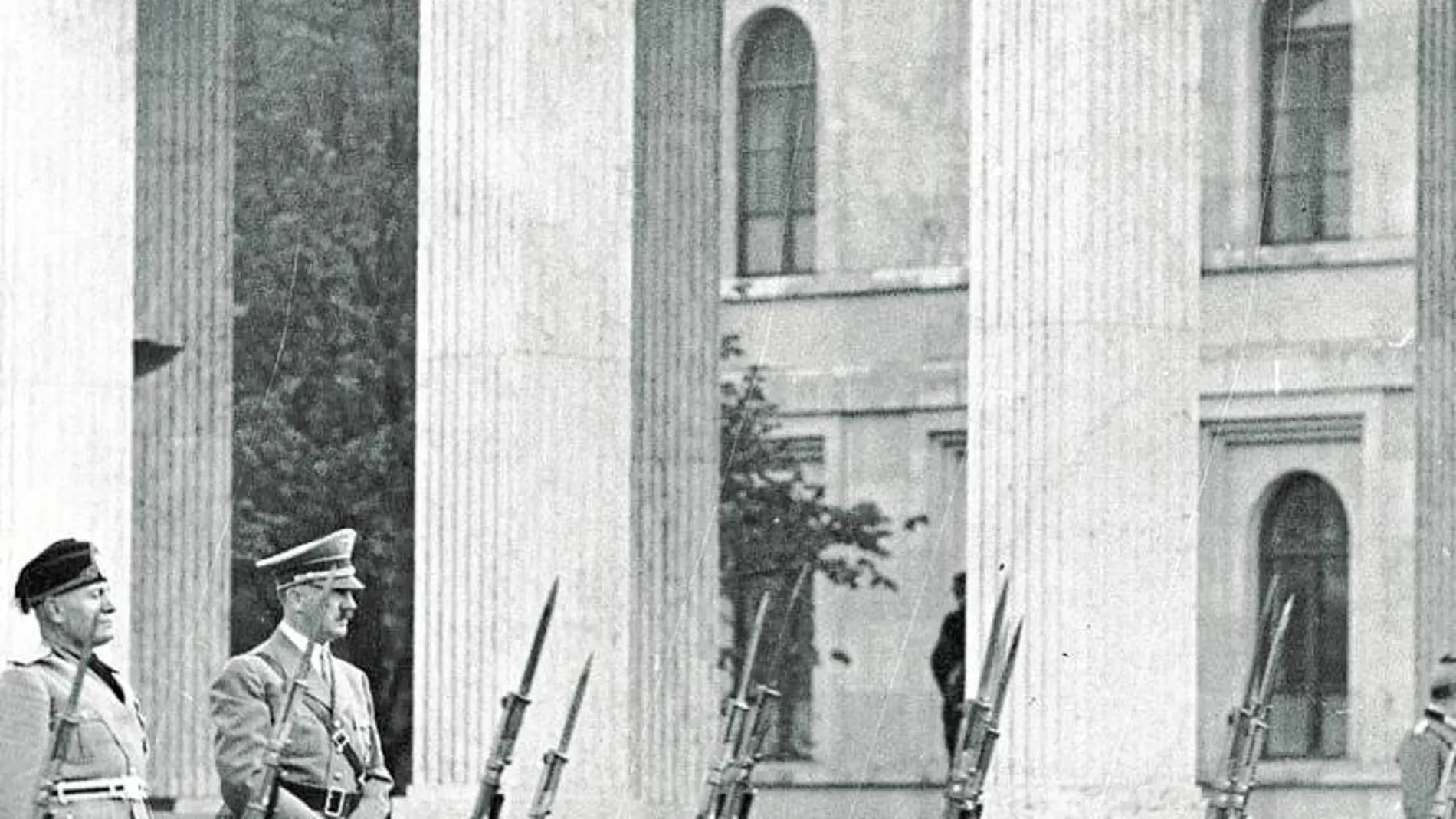 Hitler recibió a Mussolini en Múnich en 1936, donde el Duce dio un discurso