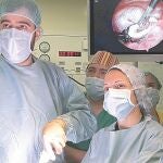 Parte del equipo de cirugía del hospital madrileño que intervino en la operación