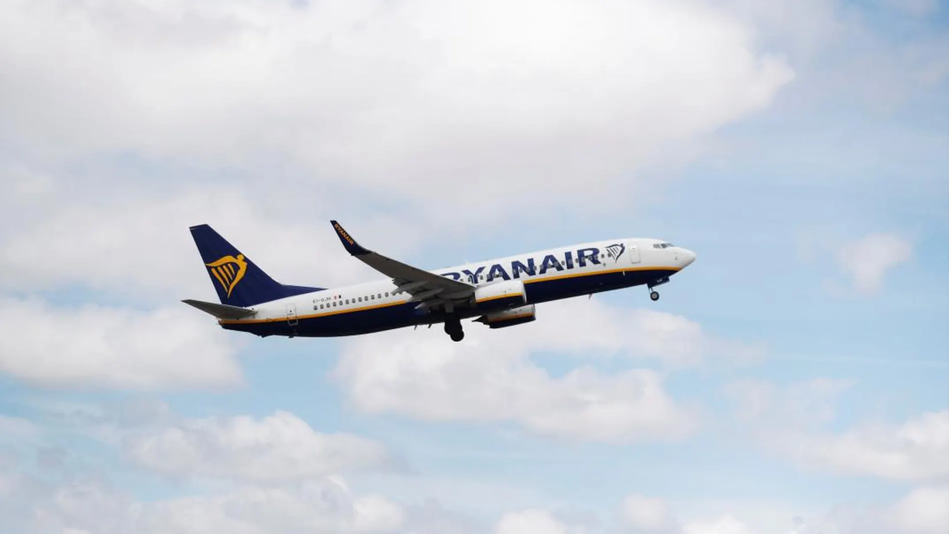 Los tripulantes de cabina de Ryanair irán a la huelga / Reuters