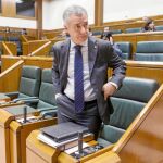 El lendakari, Íñigo Urkullu, en el Parlamento vasco. El apoyo del PNV es clave para sacar adelante las cuentas públicas