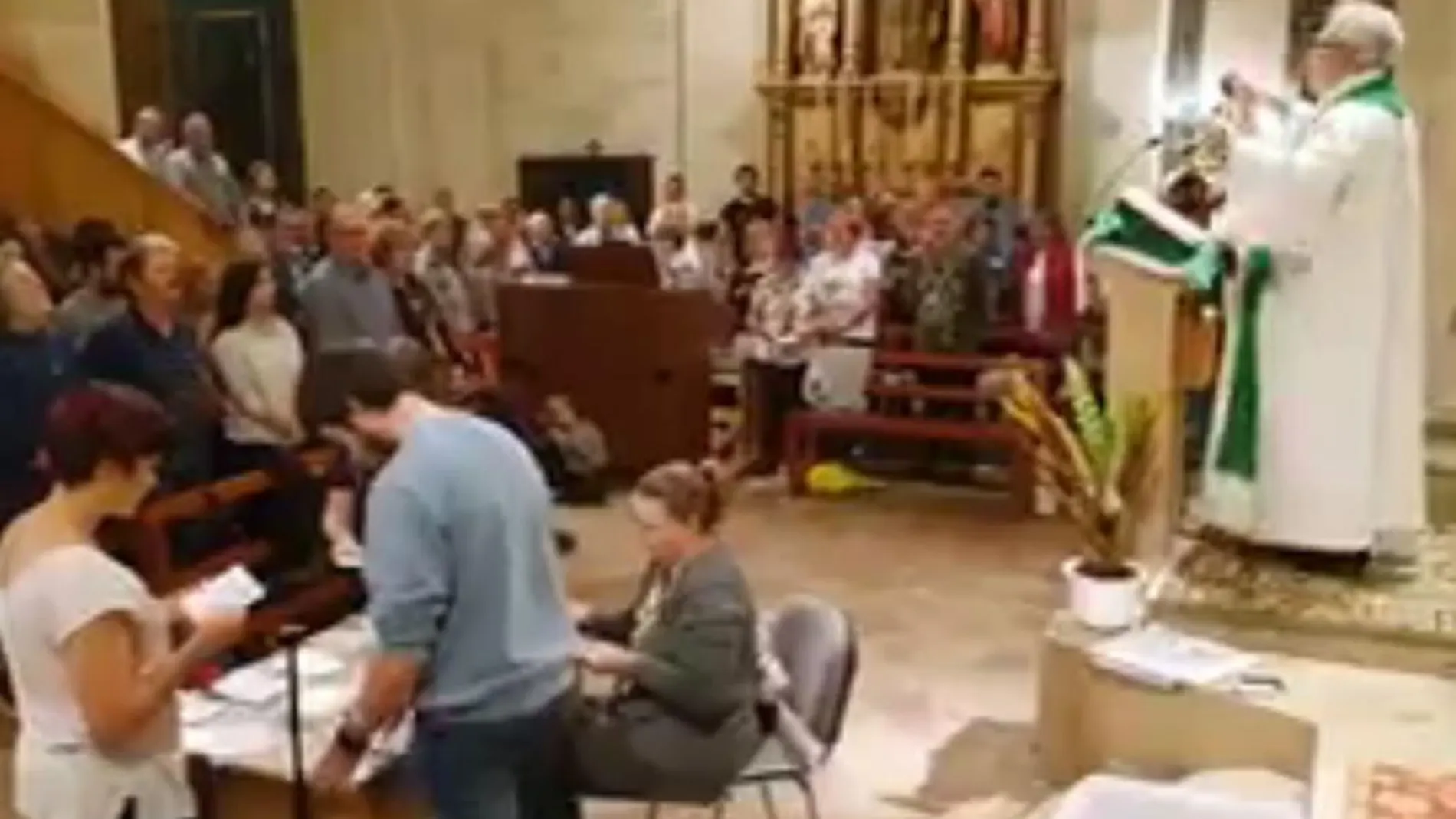 Recuento de votos durante una misa en Tarragona