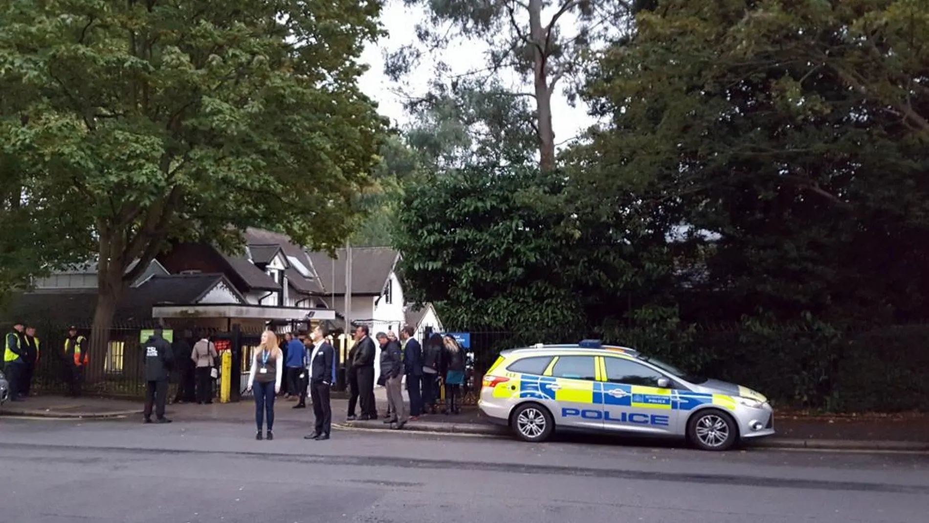 Un coche patrulla a la entrada del Zoo de Londres