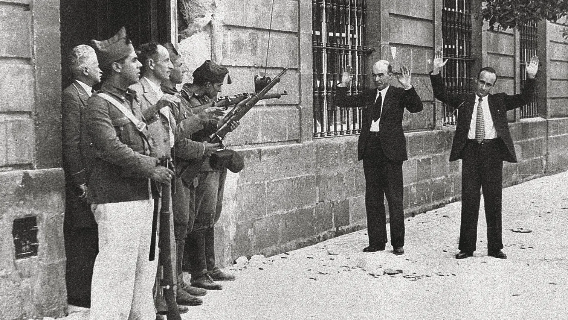 Una imagen histórica del día del Alzamiento Nacional en las calles de Sevilla