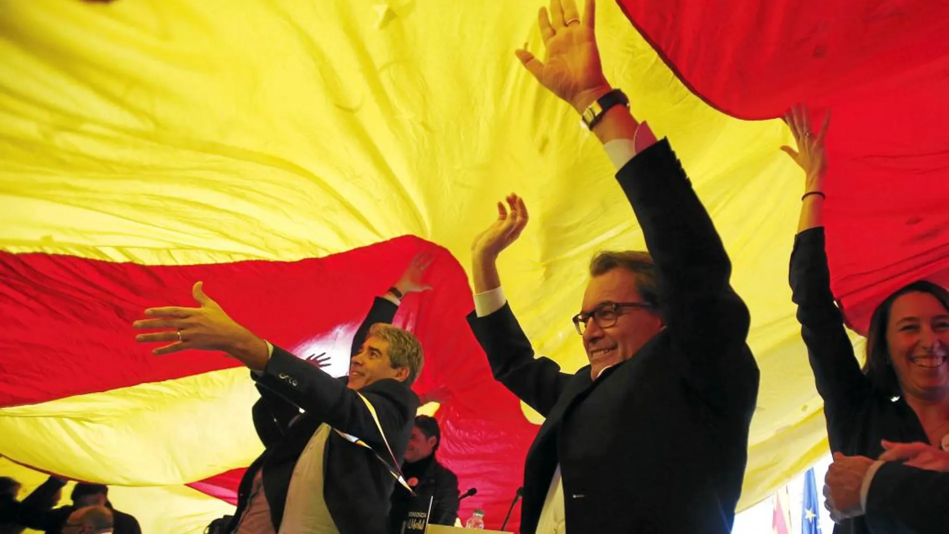 Un año después de firmar el decreto de las elecciones del 27-S, Artur Mas admite que el peso de la CUP en el Parlament complica la gobernabilidad