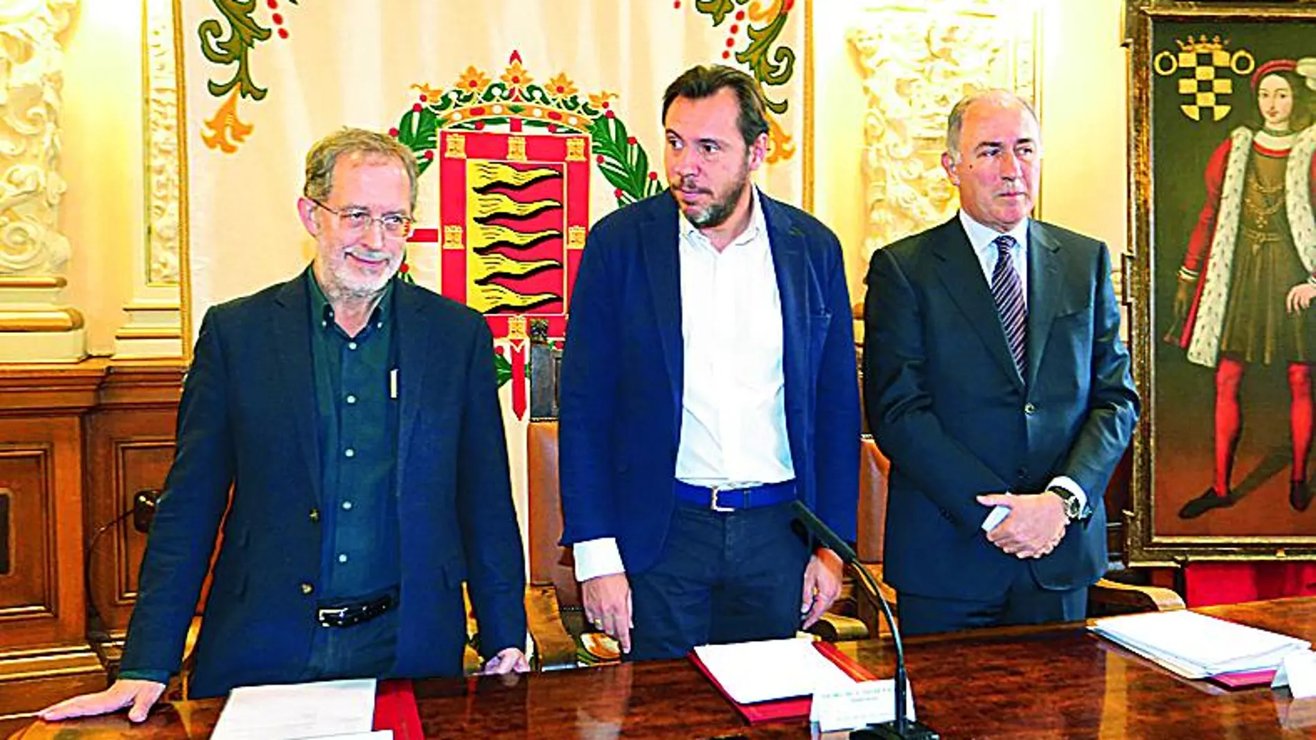 Óscar Puente presenta las cuentas junto a Manuel Saravia y Antonio Gato