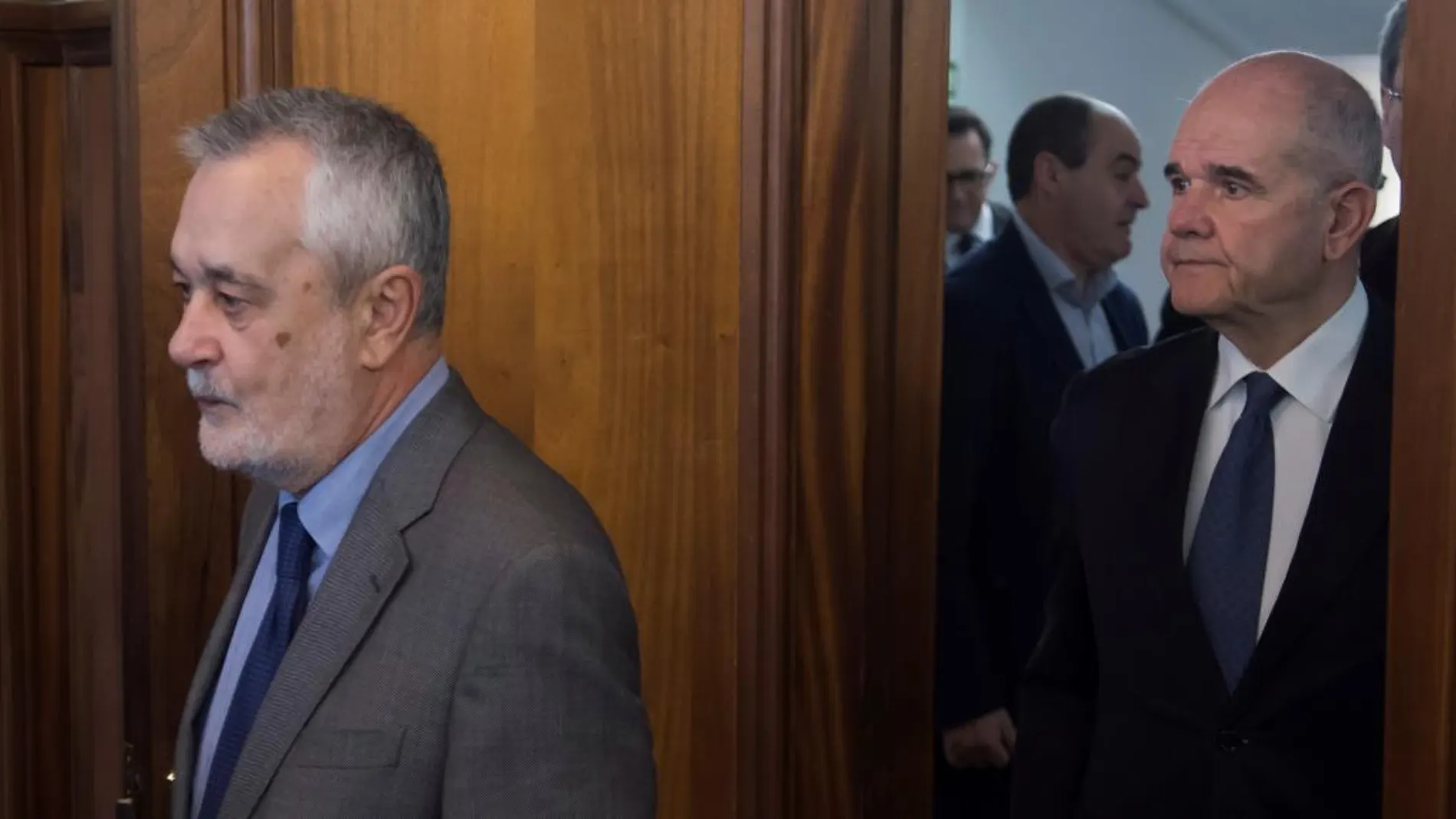 Los ex presidentes andaluces José Antonio Griñán y Manuel Chaves, entrando a la Sala de la vista oral