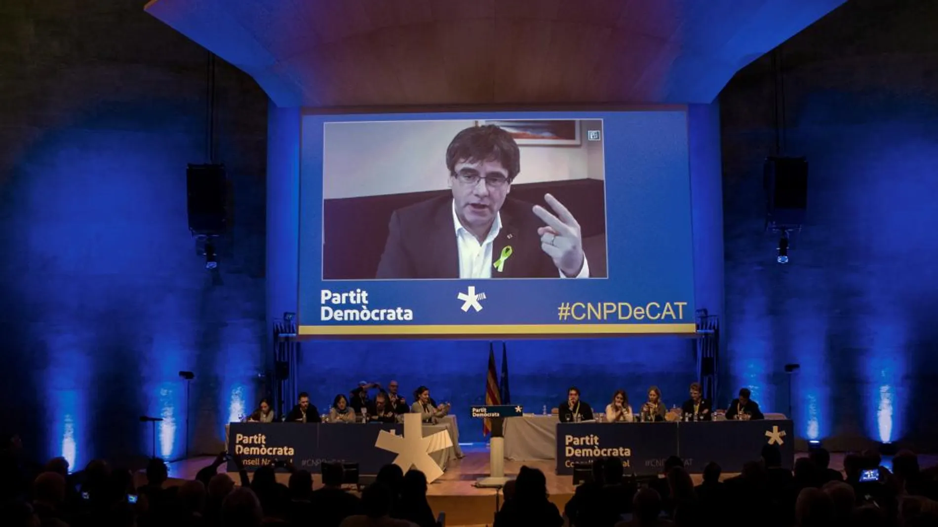 Carles Puigdemont interviene durante el consell nacional del partido en plena polémica por su investidura a distancia, que ERC aún no ha garantizado