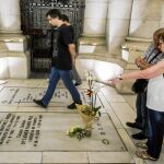 En la cripta de La Almudena están enterrados los restos de la hija de Francisco Franco y su marido. En la actualidad recibe cerca de 800 visitas al mes