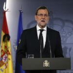 El presidente del Gobierno, Mariano Rajoy, durante su comparecencia hoy en el Palacio de la Moncloa