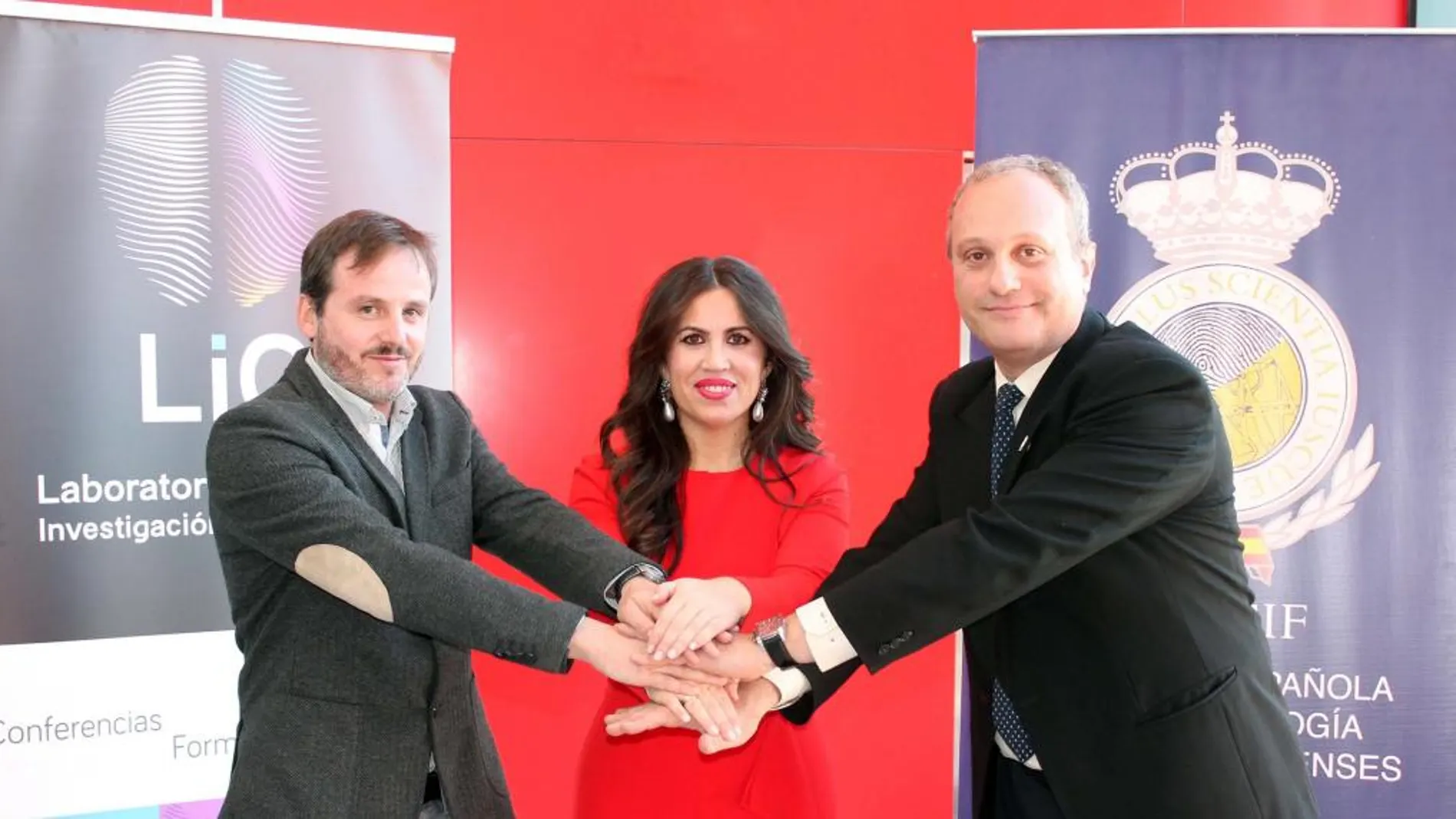 Firma del convenio ha contado con la presencia de la rectora, Imelda Rodríguez; el presidente de Seciff, Carlos Pérez Vaquero; y del asesor de este Grado, Ignacio Nieto González.