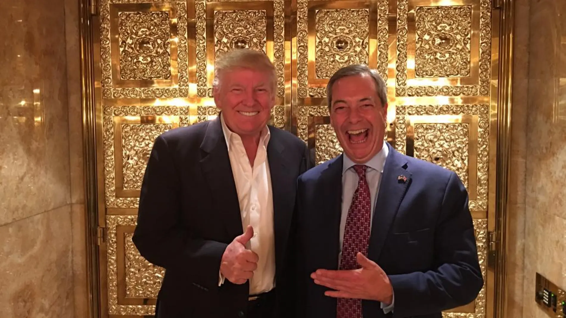 Donald Trump y Nigel Farage, durante su reunión de ayer en la Tower Trump de Nueva York.
