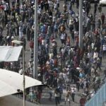 Cierran temporalmente la frontera de Ceuta por un intento de salto de 200 inmigrantes