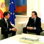 Imágenes de la reunión entre Albert Rivera y Mariano Rajoy en octubre