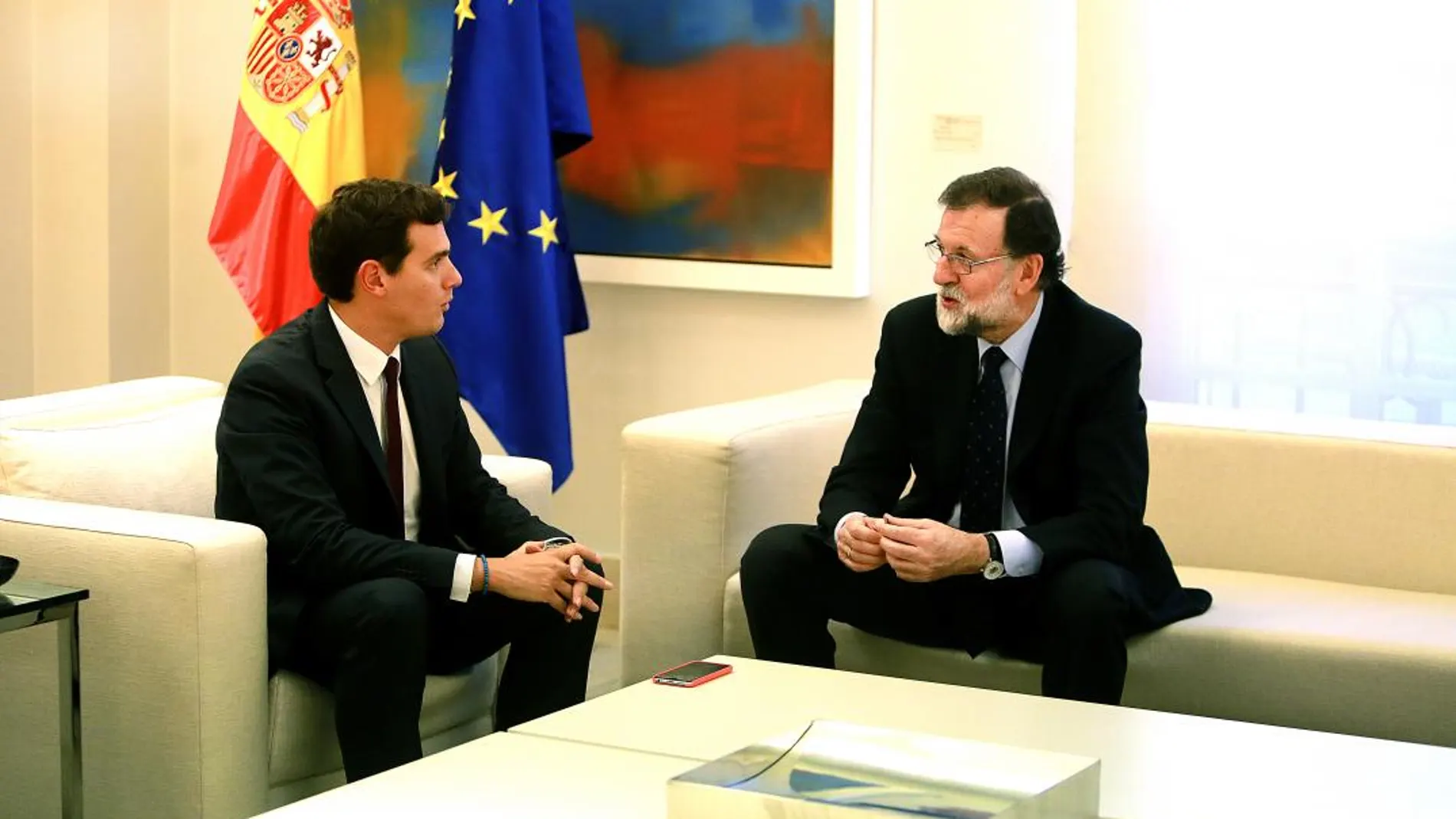 Imágenes de la reunión entre Albert Rivera y Mariano Rajoy en octubre