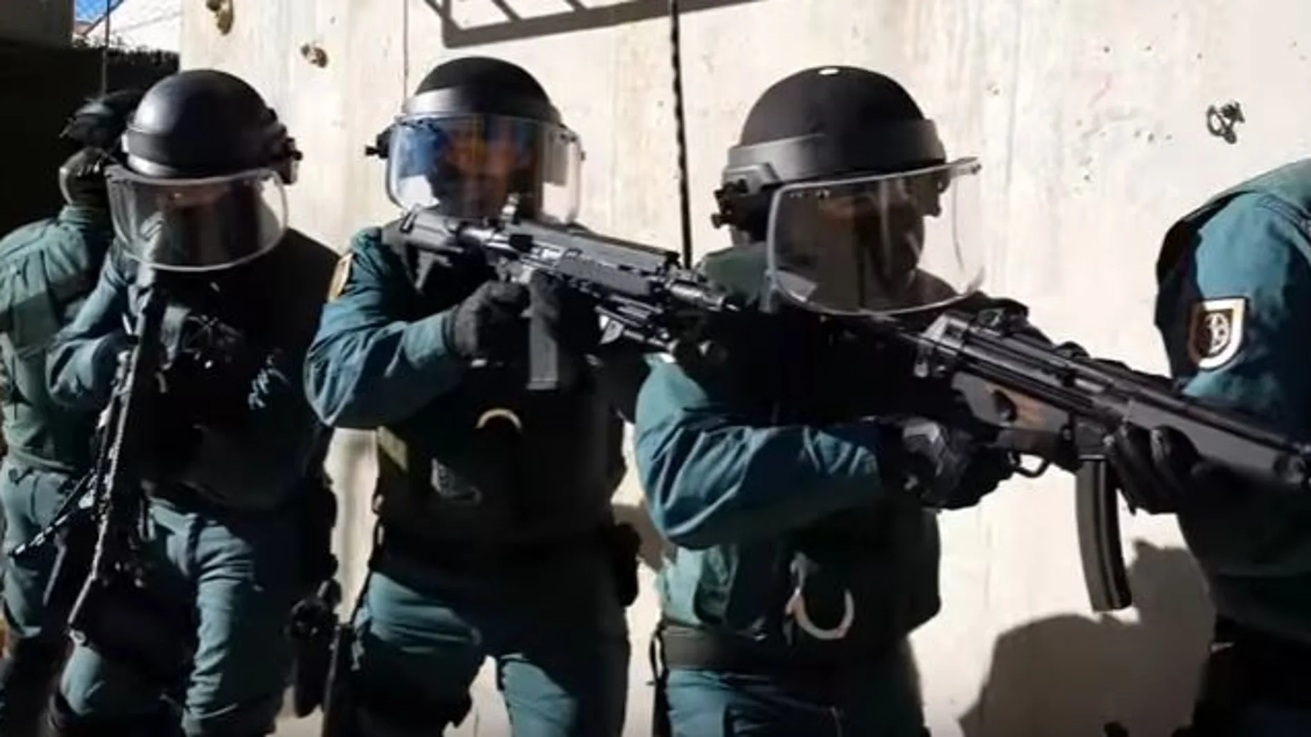 La Guardia Civil en pleno «Mannequin Challenge»