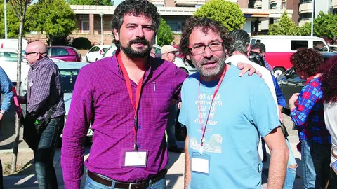 José Sarrión junto a Miguel Ángel Viñas momentos antes de la Asamblea regional.