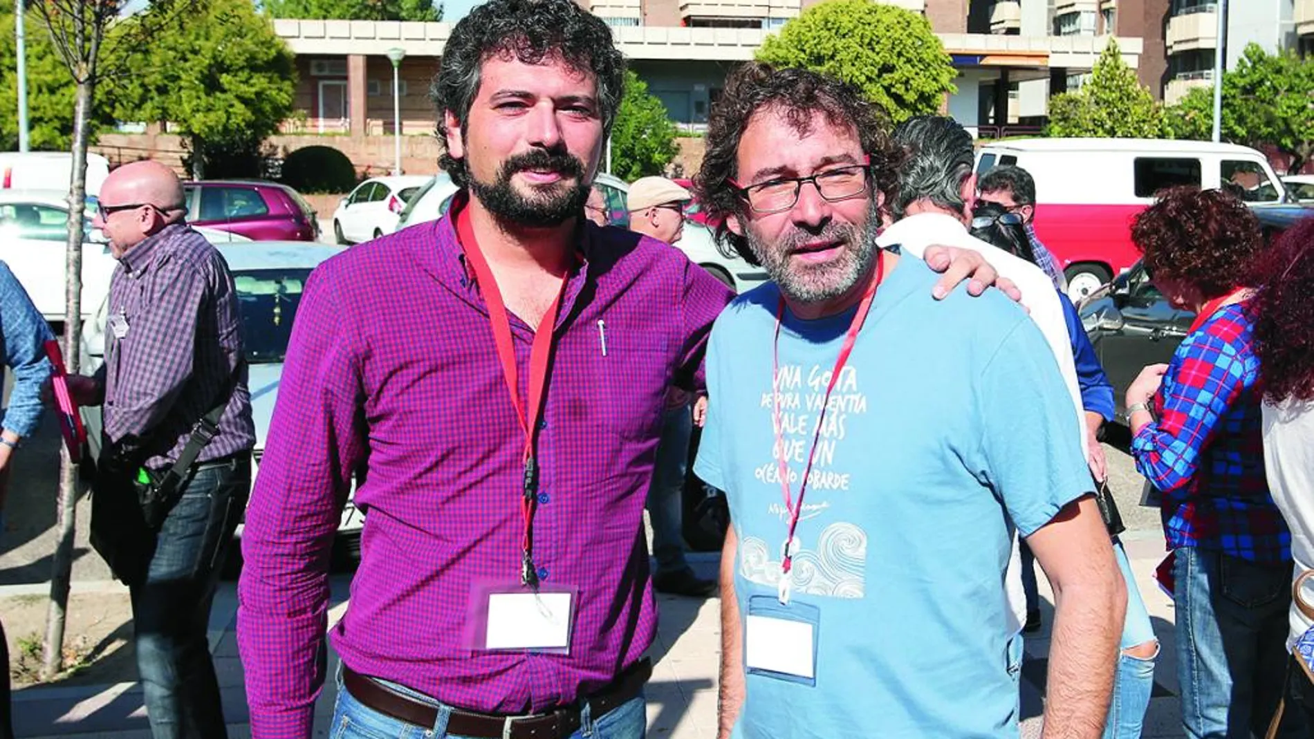 José Sarrión junto a Miguel Ángel Viñas momentos antes de la Asamblea regional.