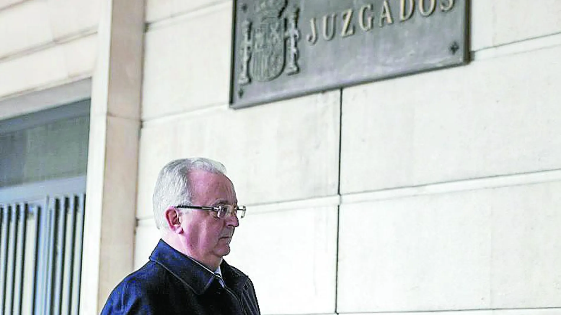 El ex consejero de Empleo Antonio Fernández, en una visita al juzgado