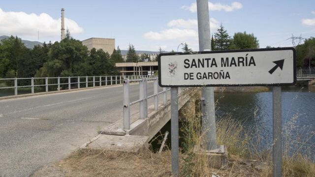 Acceso principal de la central nuclear de Santa María de Garoña (Burgos).