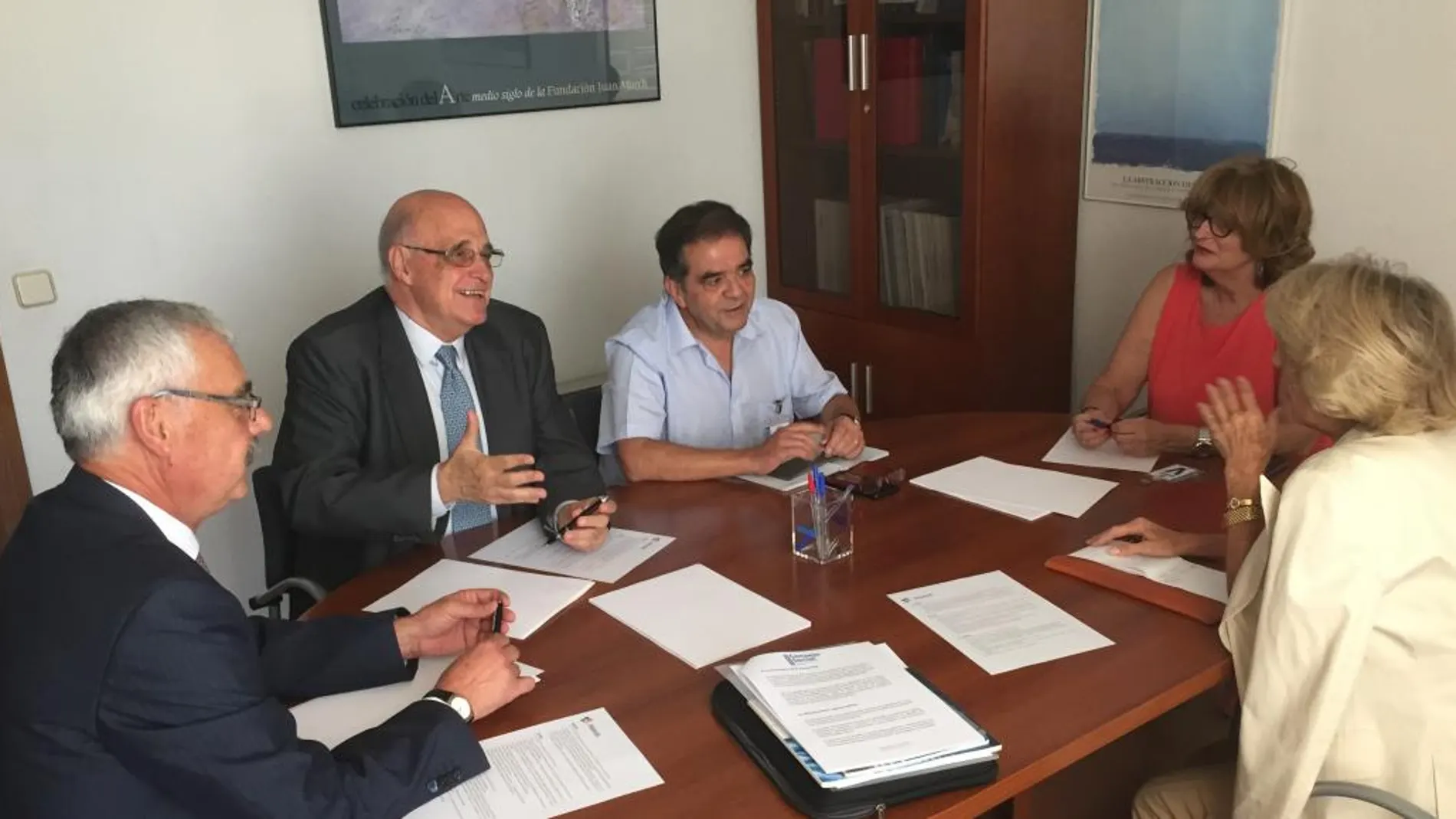 Juan Ortega, Juan Mulet y María Jesús Prieto Laffargue, miembros del Consejo Social de la Universidad Politécnica de Madrid junto a José Antonio Martínez Sánchez y Pilar de los Ríos, representantes de la Federación de Asociaciones de Directivos de Centros Educativos Públicos (FEDADi)