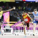 Ortega, al fondo, mientras el jamaicano McLeod celebra su triunfo