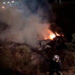 Imagen del camión ardiendo. (Foto: Emergencias Madrid)