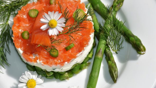 12 alimentos que no pueden faltar en tu mesa en primavera