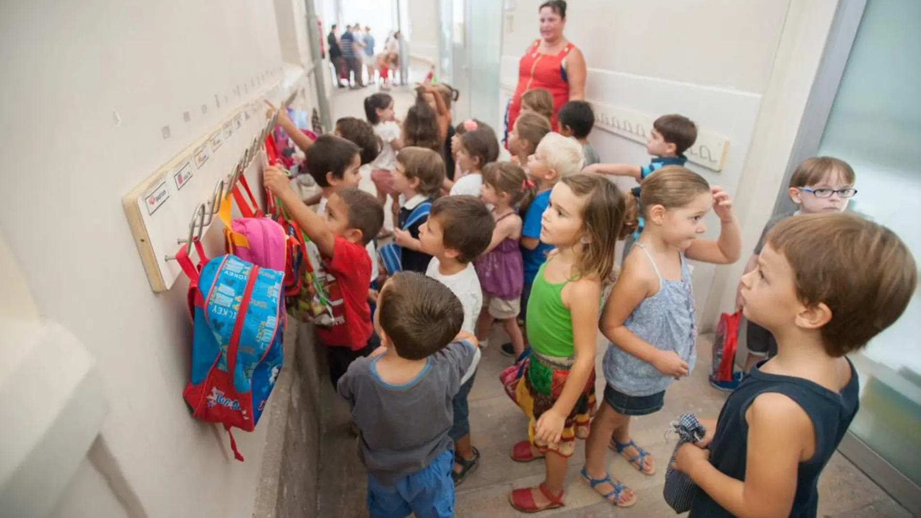 Los padres gastan una media de entre 350 y 400 euros en material escolar, libros y uniformes en la «vuelta al cole»