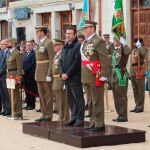 El general José Rivas Moriana, Jefe de la Cuarta Subinspección General del Ejército y Comandante militar de Valladolid y Palencia, acompañado por el alcalde de Peñafiel, Roberto Díez, preside el acto