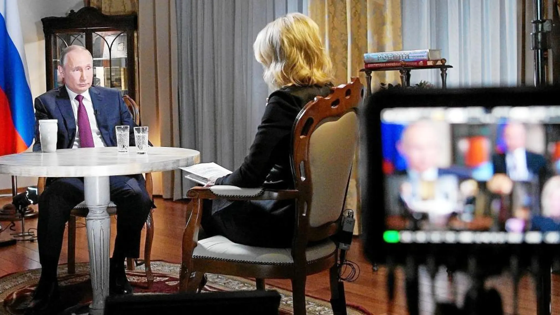 El presidente ruso, Vladimir Putin, que ganó el domingo las elecciones una vez más, durante una entrevista con la reportera de la NBC en Kaliningrado (Rusia)