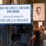 Imagen del escaparate de una peluquería en Madrid
