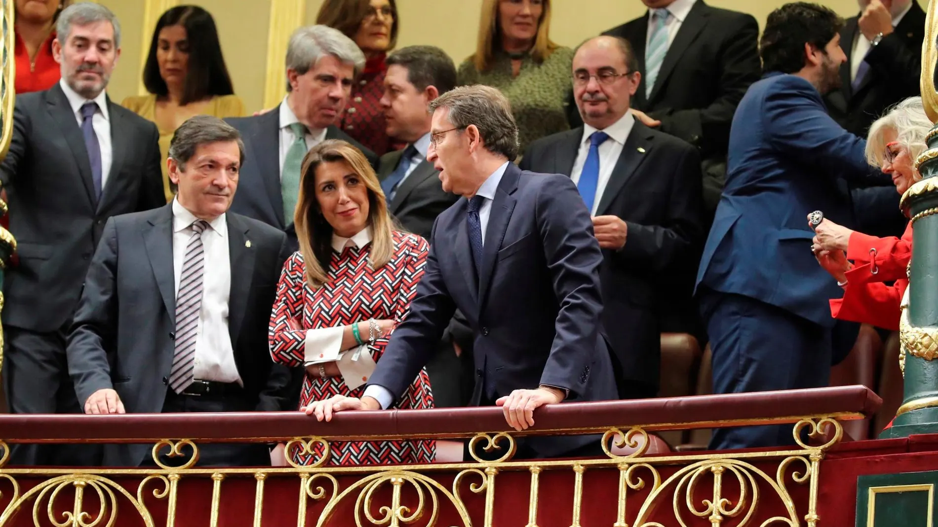La presidenta en funciones de la Junta, Susana Díaz, entre sus homólogos en Asturias, Javier Fernández, y Galicia, Alberto Núñez Feijóo / Foto: Efe