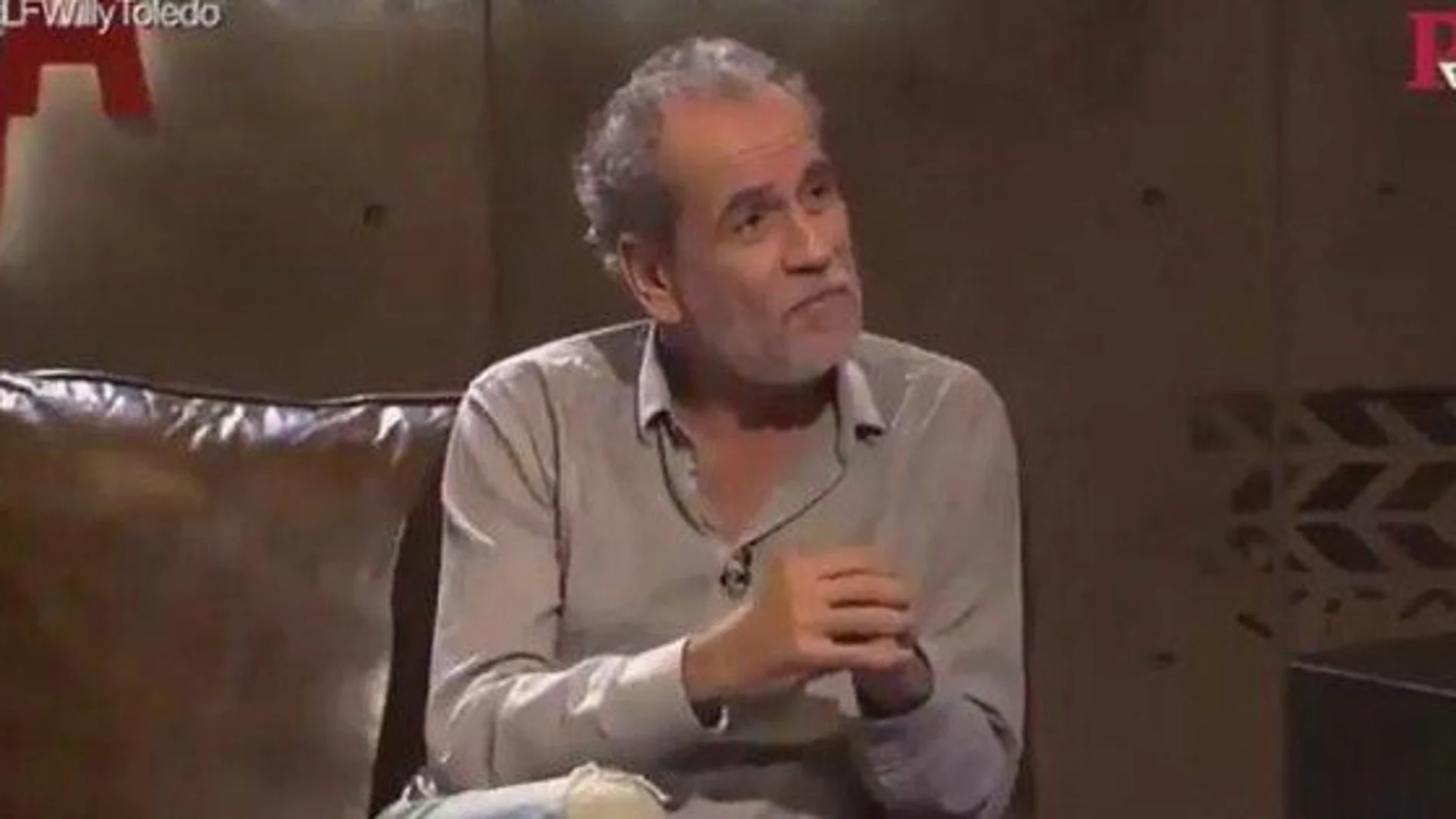 Willy Toledo en un momento de la entrevista con Juan Carlos Monedero