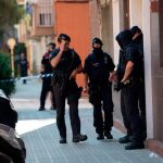 Cientos de Mossos participan en una operación contra los «narcopisos» en Barcelona