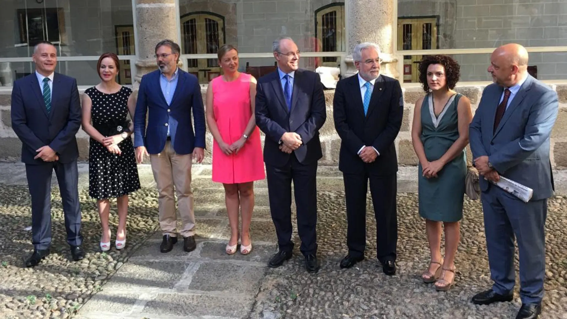 La presidenta de la Cortes, Silvia Clemente, junto a presidentes de las Cámaras de Extremadura, Andalucía y Galicia
