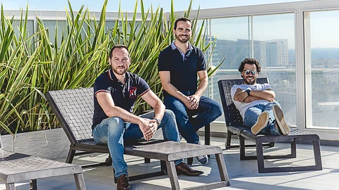 El CEO de Easy Payment Gateway, Alex Capurro, junto a Rubén Fernandez y Jose Manuel Peral