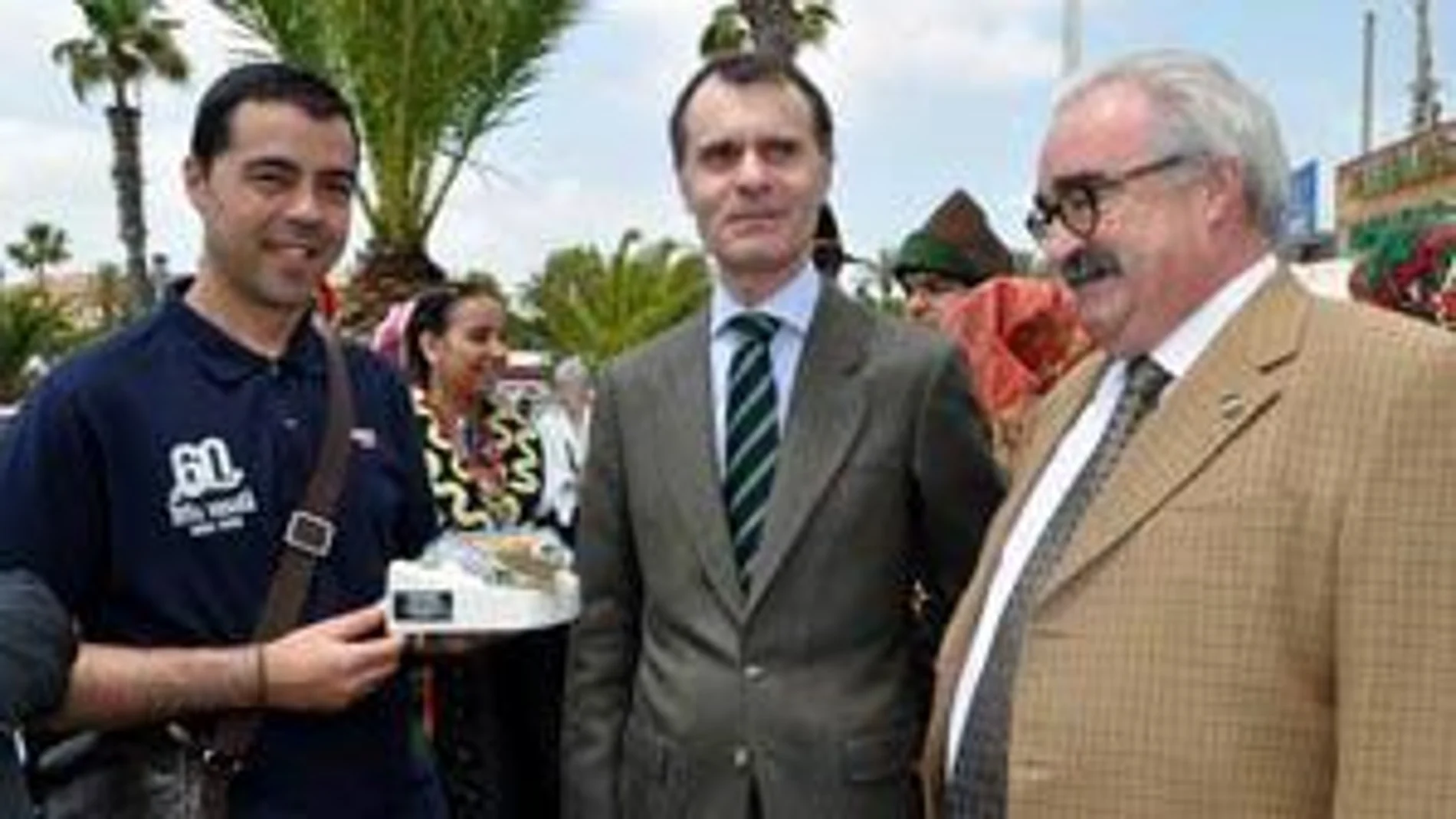 El secretario general de la Consejería de la Presidencia, José Manuel Herrero, y el presidente de Fescu, Luis García, en Barcelona / Jcyl