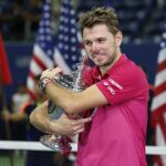 Wawrinka abraza el trofeo del US Open