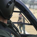Helicóptero de la Guardia Civil durante el rescate de un hombre y su perro